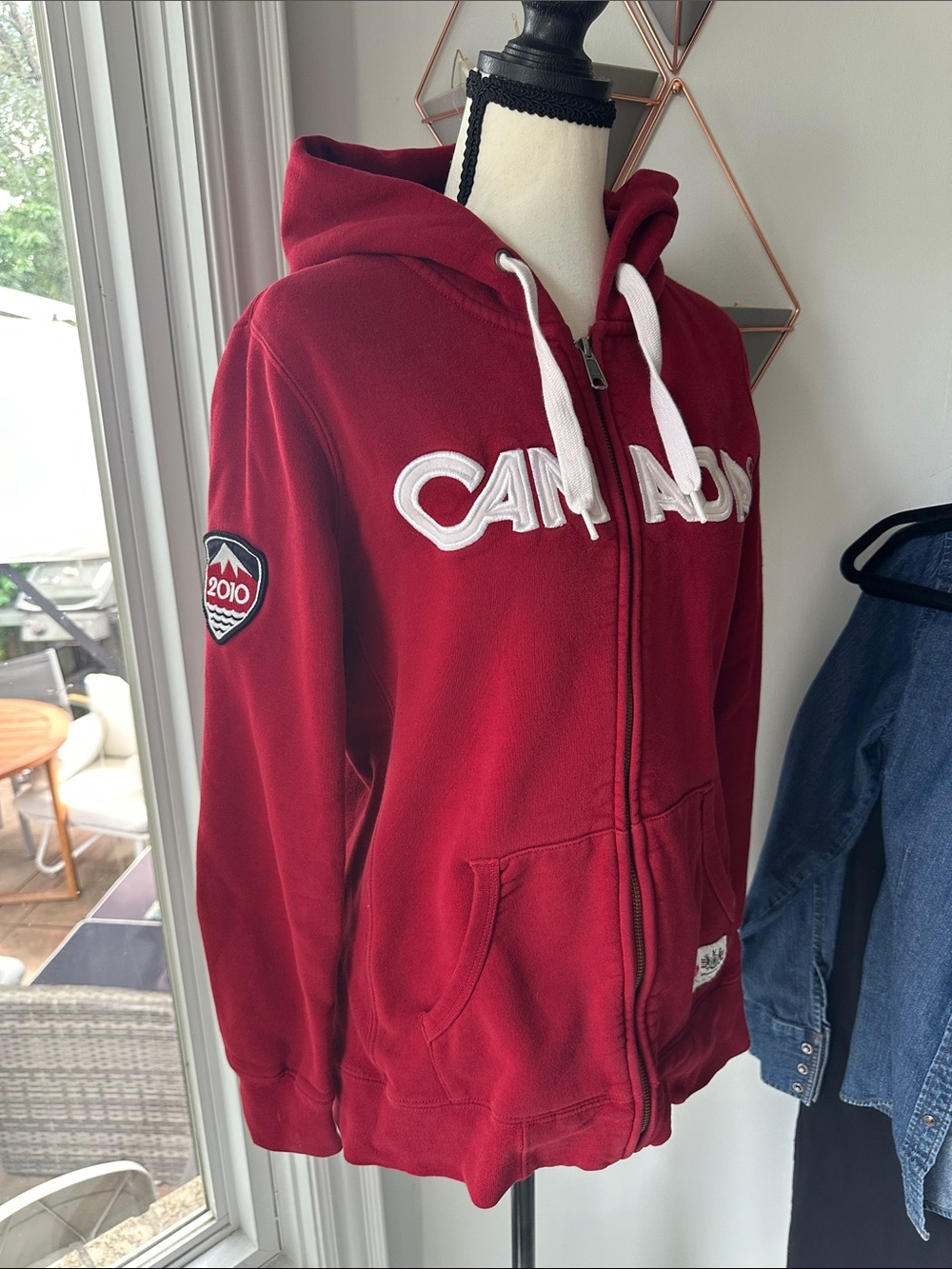 VINTAGE HUDSON’S BAY HBC Olympics Team Canada 2010 Red Hoodie Women’s Sz Medium